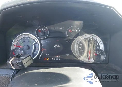 2018 Ram 1500 Laramie 4X4 6'4 Box z USA, uszkodzony, nr VIN 1C6RR7VT2JS180586